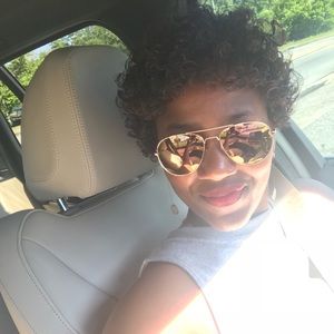 Meet your Posher, Yolanda